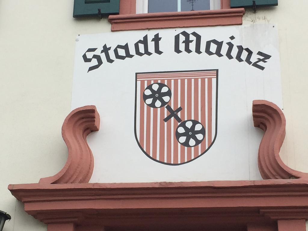 Hotel Stadt Mainz Schwabenheim an der Selz Bagian luar foto