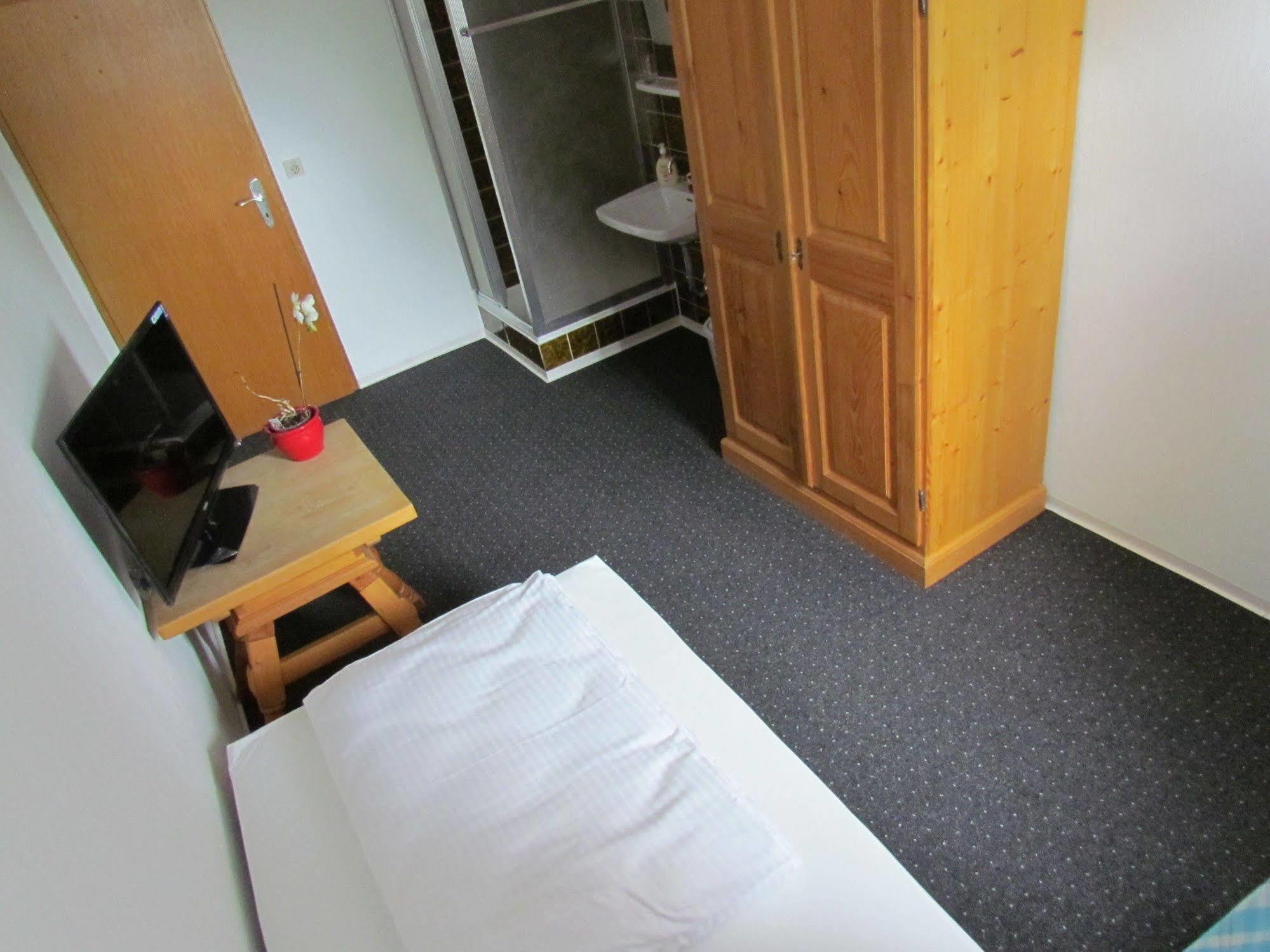 Hotel Stadt Mainz Schwabenheim an der Selz Bagian luar foto