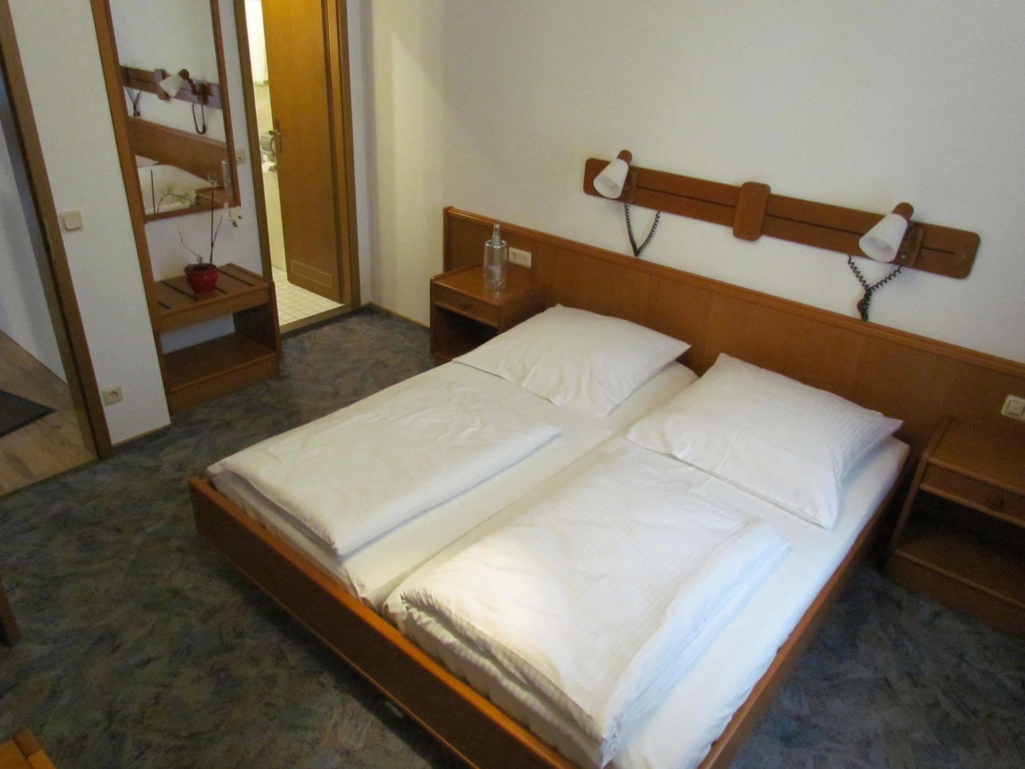 Hotel Stadt Mainz Schwabenheim an der Selz Bagian luar foto