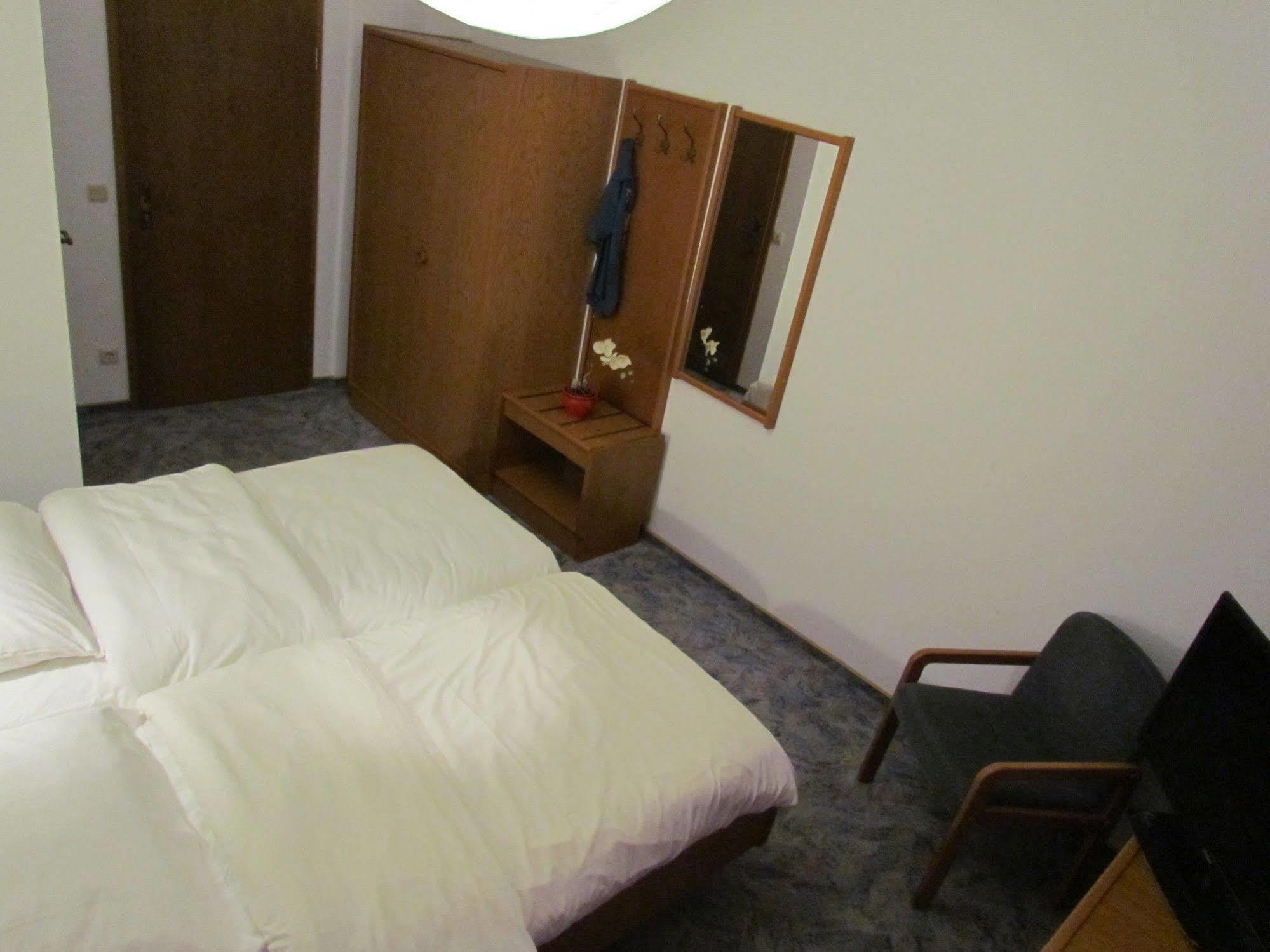 Hotel Stadt Mainz Schwabenheim an der Selz Bagian luar foto